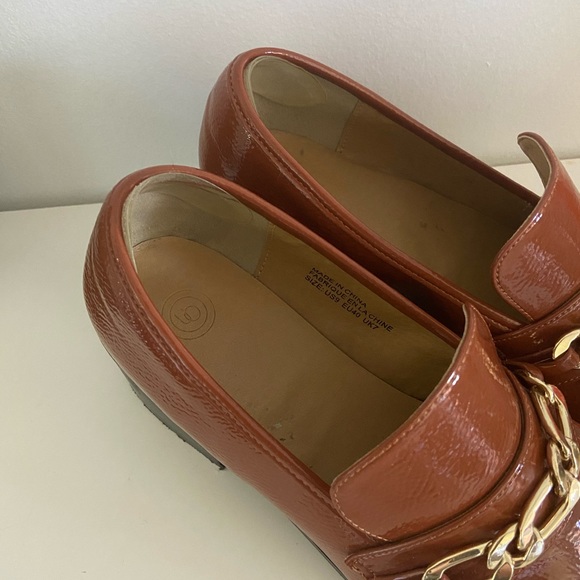 Shiny burned orange loafers with chunky heels - Picture 3 of 6